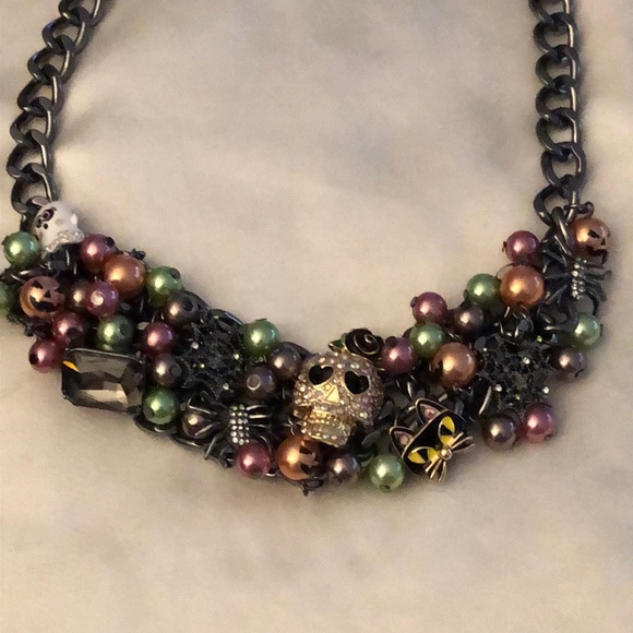 Betsey Johnson Gun Metal Tone Curb Link Bib Necklace Halloween Charms NWT - Picture 6 of 16